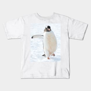 A gentoo penguin out for a stroll..... Kids T-Shirt